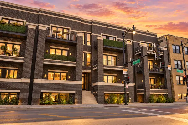 2759 W Lawrence Avenue #2W, Chicago, IL 60625