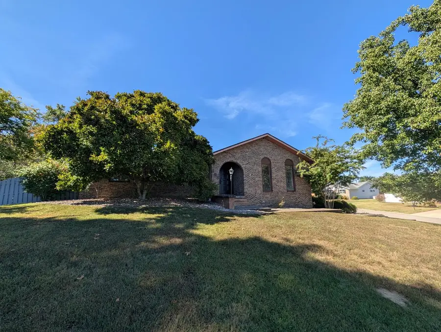 653 N Indian Hill Drive, Herrin, IL 62948 - #2