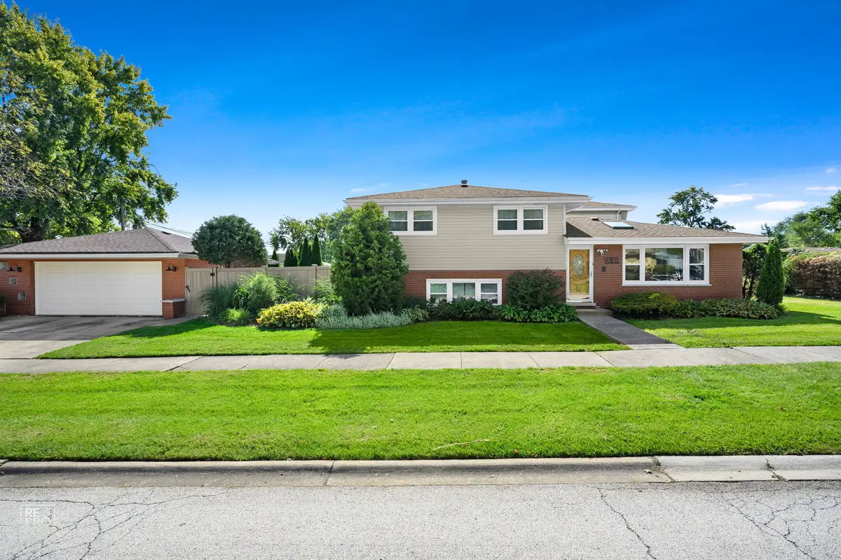 9301 S 81st Court, Hickory Hills, IL 60457 - #1