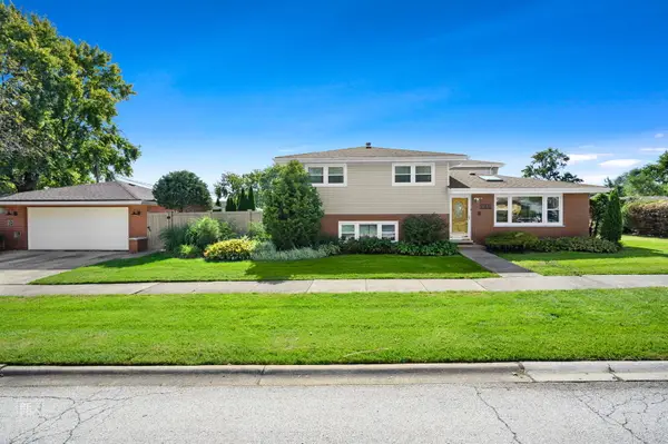 9301 S 81st Court, Hickory Hills, IL 60457