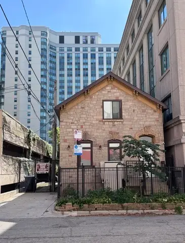 167 W Elm Streets, Chicago, IL 60610