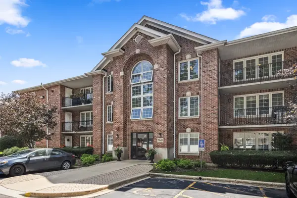 5645 S Cass Avenue #102, Westmont, IL 60559