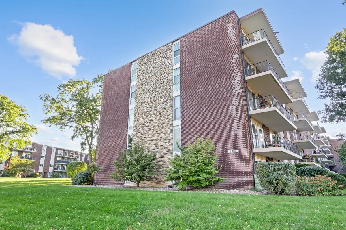 5300 Walnut Avenue #20a, Downers Grove, IL 60515 - #1