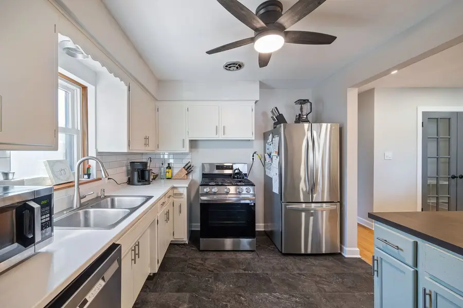 2928 W 98th Street, Evergreen Park, IL 60805 - #3