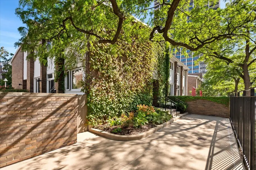 68 W Schiller Street, Chicago, IL 60610 - #2