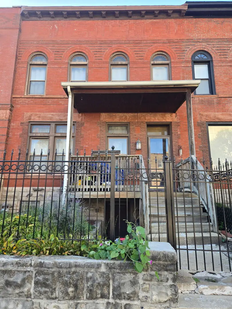 3824 S Calumet Avenue, Chicago, IL 60653 - #1