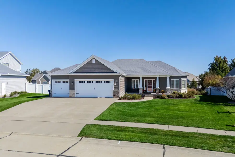 819 S 7th Street Court, Eldridge, IA 52748 - #2
