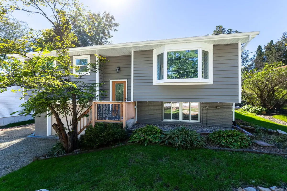 204 Chestnut Street, Le Claire, IA 52753 - #1