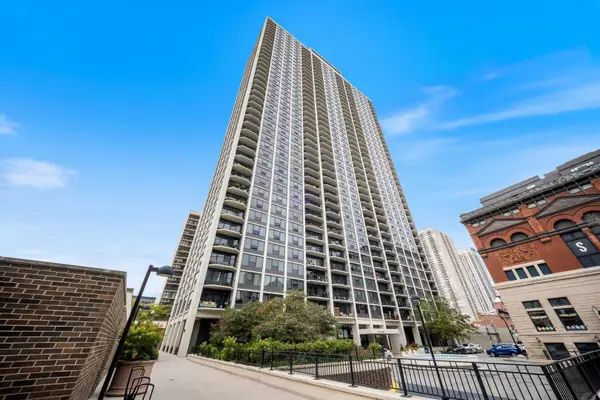 1560 N Sandburg Terrace #3011J, Chicago, IL 60610