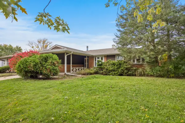 246 Greenbriar Street, Elk Grove Village, IL 60007