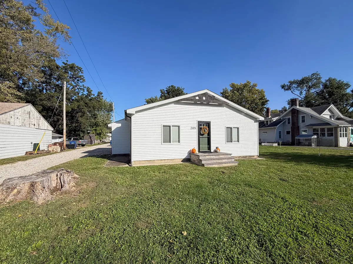 205 S Washington Street, Mansfield, IL 61854 - #1