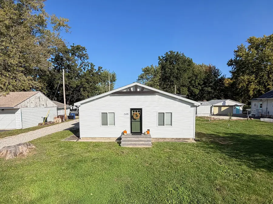 205 S Washington Street, Mansfield, IL 61854 - #2