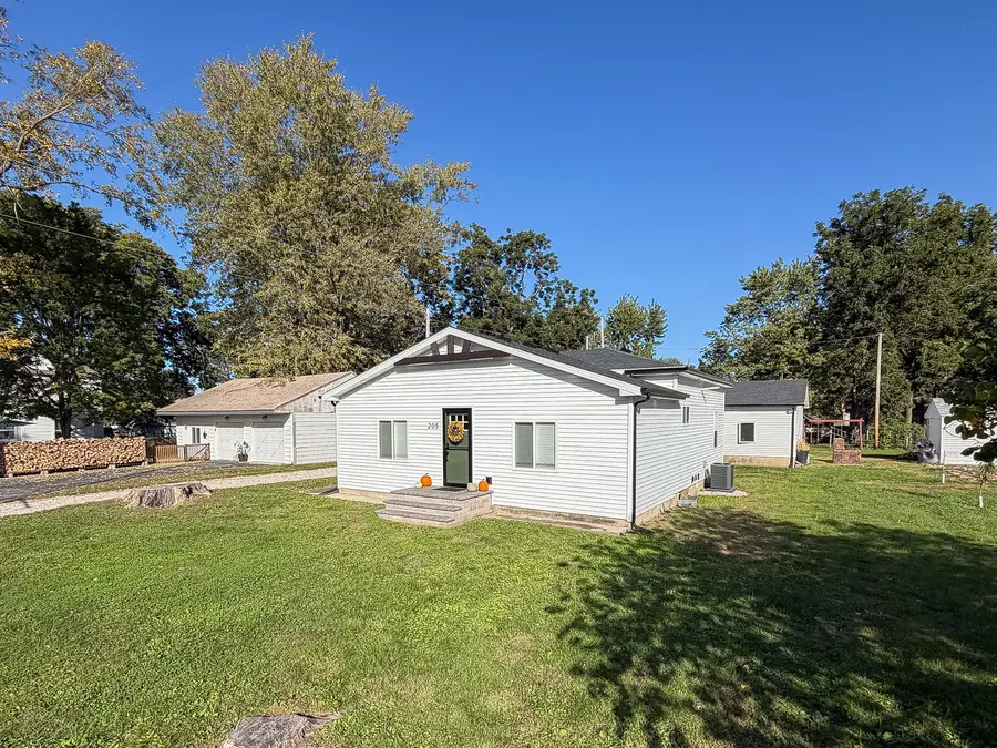 205 S Washington Street, Mansfield, IL 61854 - #3