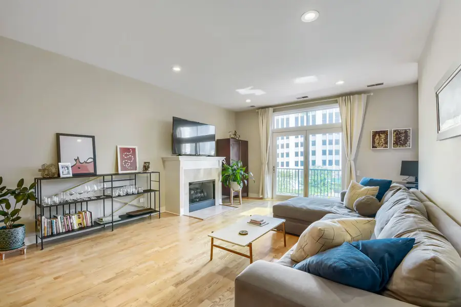 330 N Clinton Street #302, Chicago, IL 60661 - #3