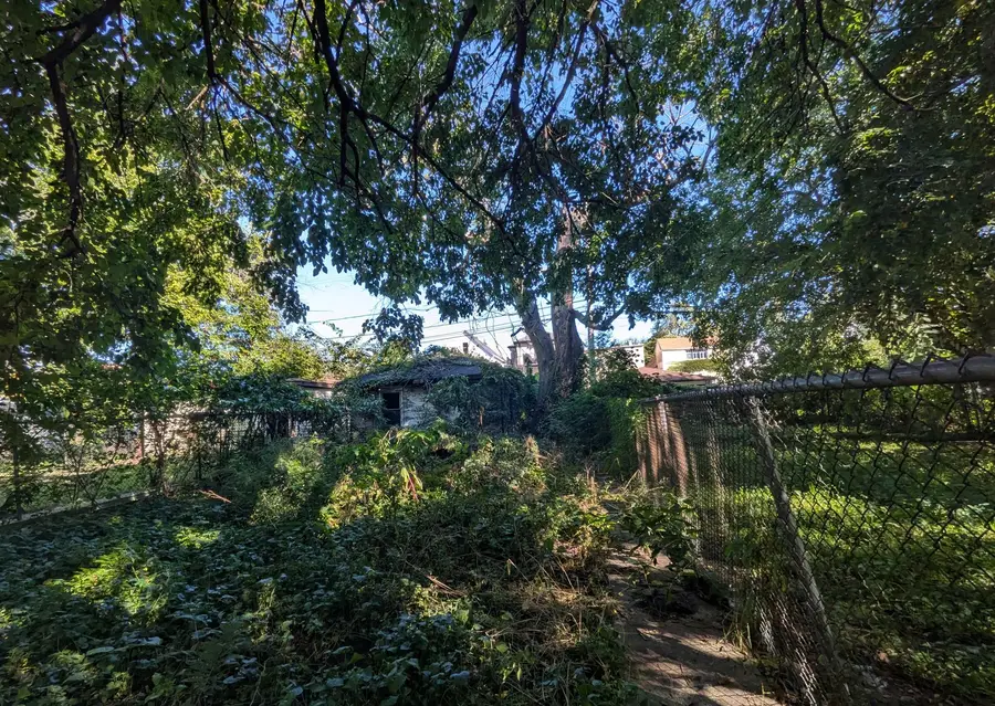 7829 S Marquette Avenue, Chicago, IL 60649 - #3