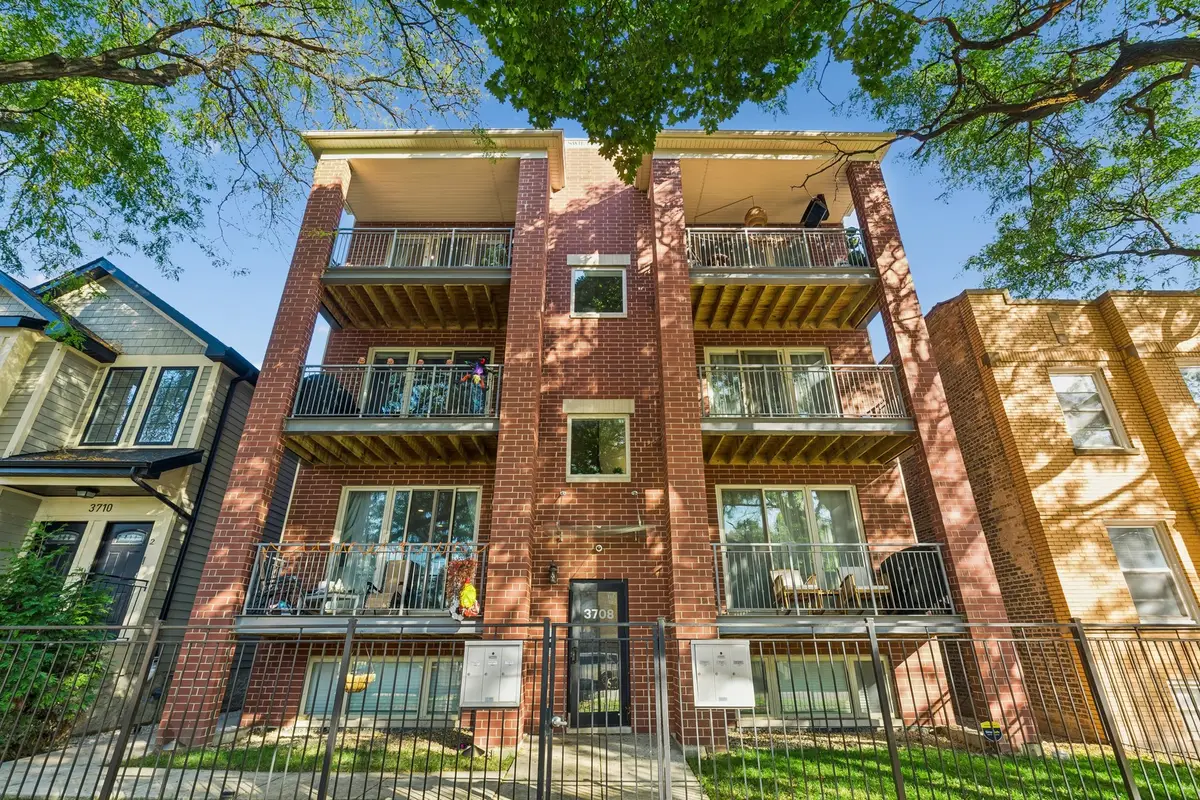 3708 W Cornelia Avenue #3W, Chicago, IL 60618 - #1