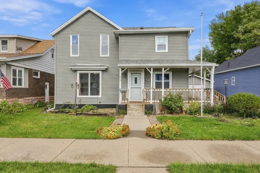 608 3rd Avenue, Clinton, IA 52732 - #1