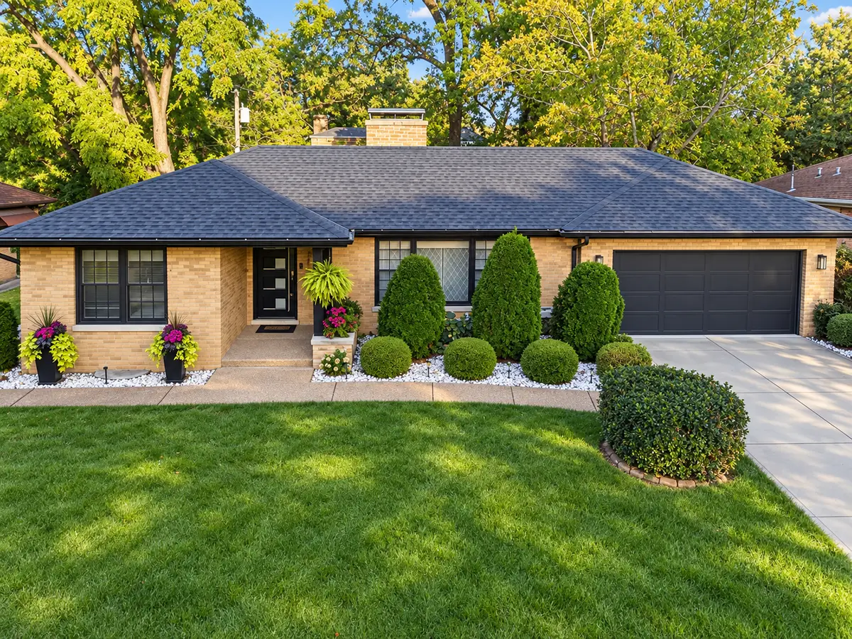 6621 N Kolmar Avenue, Lincolnwood, IL 60712 - #1