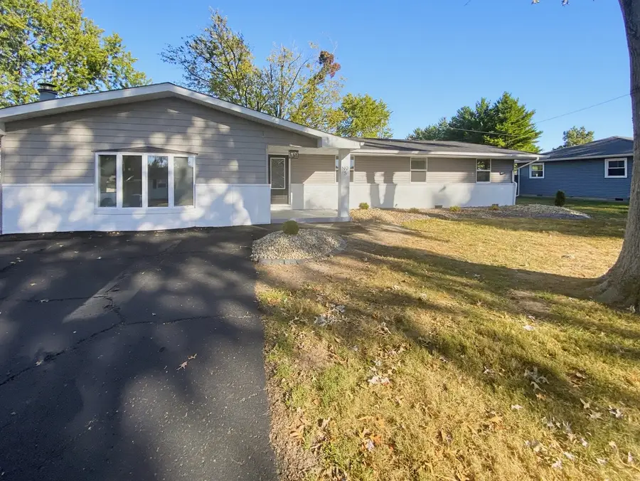 5 Bel Air Drive, Centralia, IL 62801 - #2