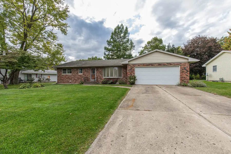 2102 Cedar Avenue, Mendota, IL 61342 - #2
