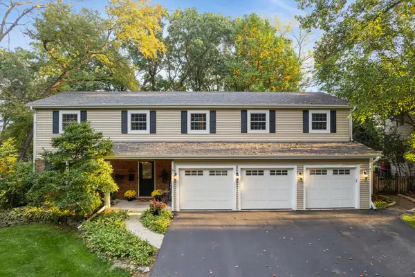 895 Ellynwood Drive, Glen Ellyn, IL 60137