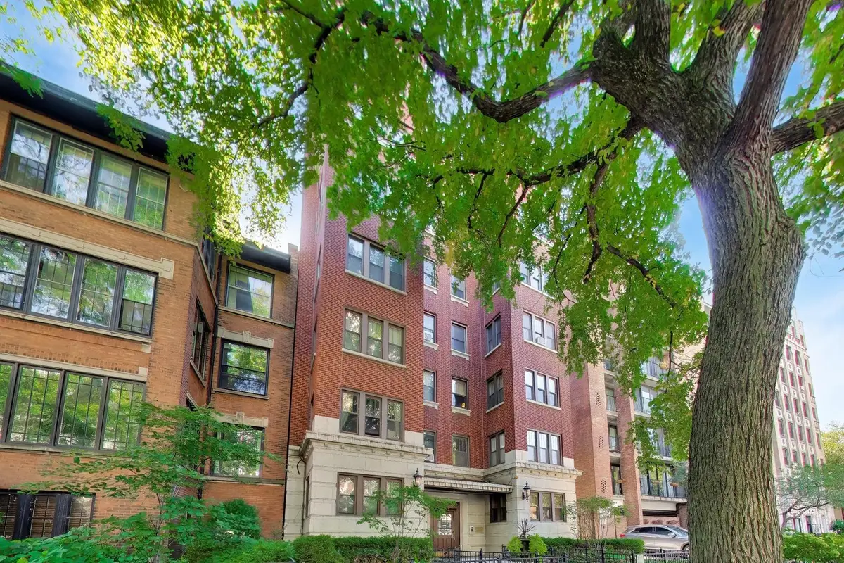 647 W Sheridan Road #7A, Chicago, IL 60613 - #1