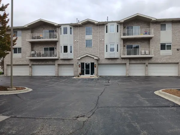 701 5th Avenue N 5th Avenue #102, Addison, IL 60101