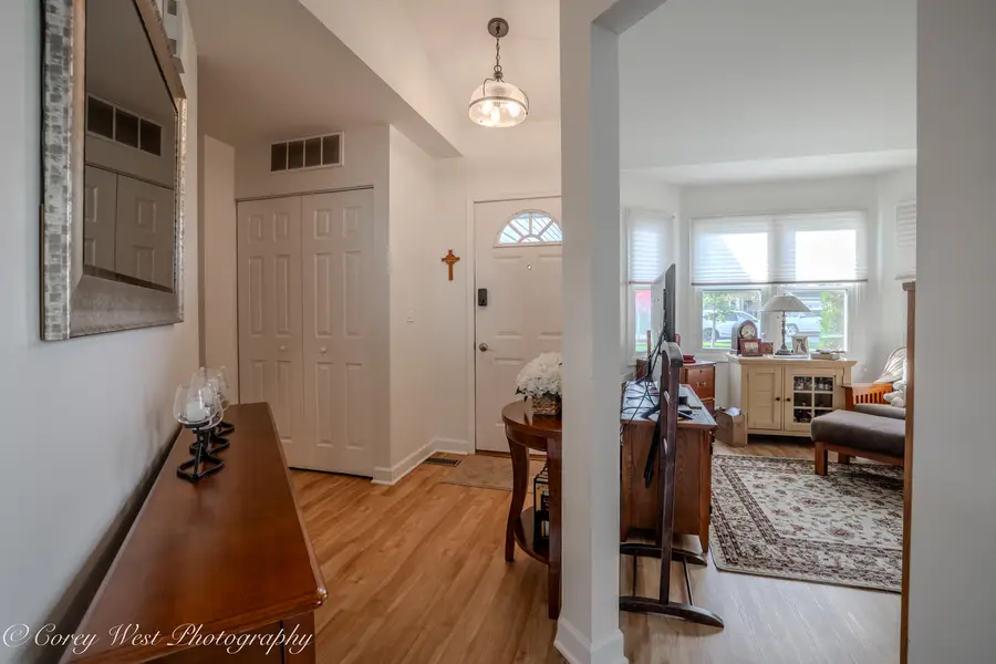 1452 S Pembroke Drive, South Elgin, IL 60177 - #3