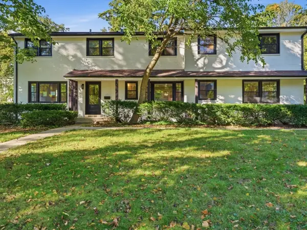 542 E Prospect Avenue, Lake Bluff, IL 60044
