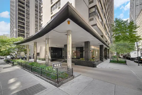 850 N Dewitt Place #21CE, Chicago, IL 60611