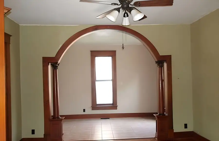 218 E Washington Street, Paris, IL 61944 - #2