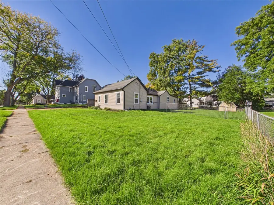 1027 Garfield Avenue, Belvidere, IL 61008 - #3