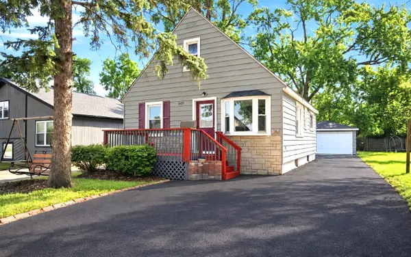 1621 Round Lake Drive, Round Lake Beach, IL 60073