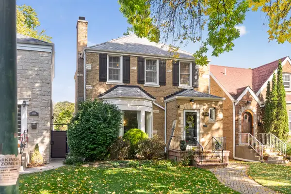 4842 W Balmoral Avenue, Chicago, IL 60630