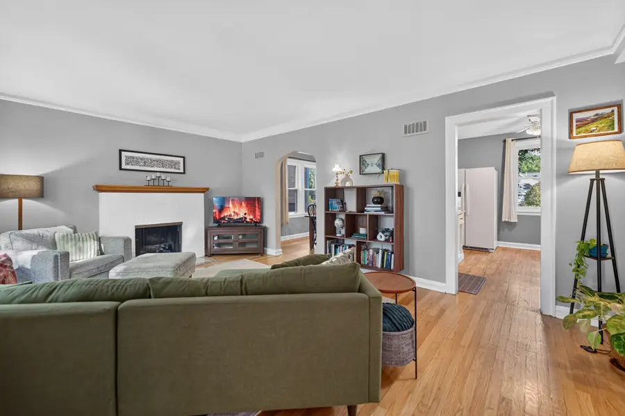 4842 W Balmoral Avenue, Chicago, IL 60630 - #3
