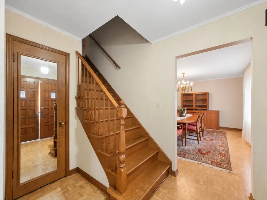 904 Elmdale Road, Glenview, IL 60025 - #3