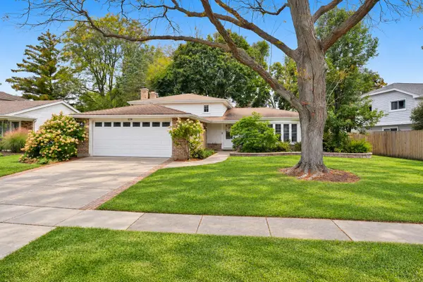 326 Greentree Parkway, Libertyville, IL 60048