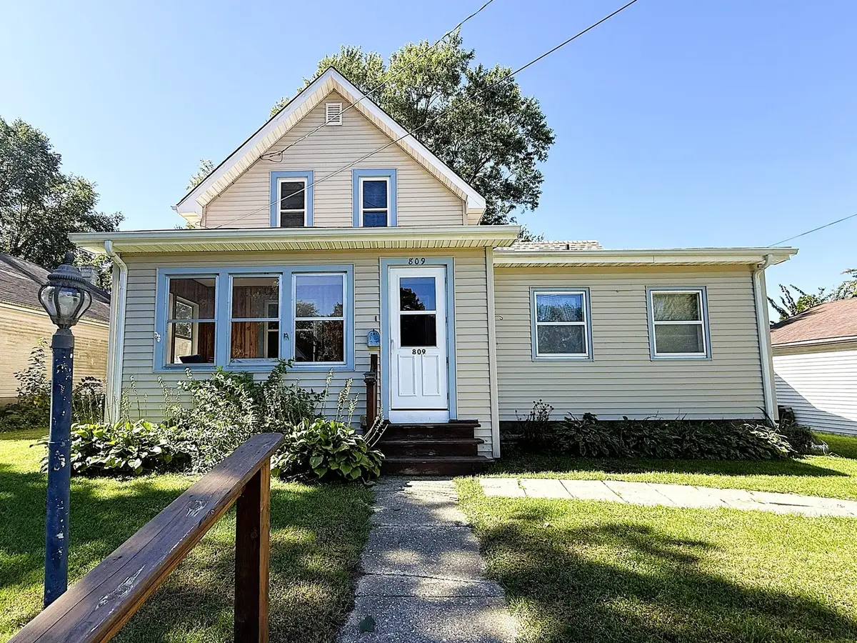 809 Inlet Avenue, Dixon, IL 61021 - #1
