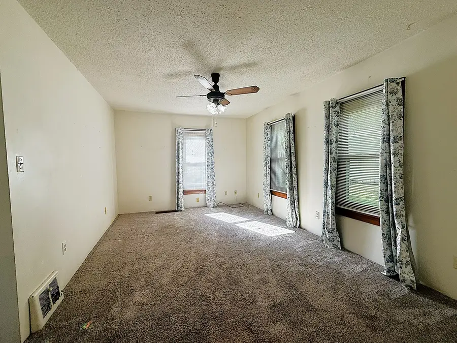 809 Inlet Avenue, Dixon, IL 61021 - #3
