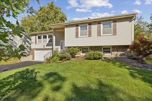 990 Brush Hill Lane, Lake Zurich, IL 60047