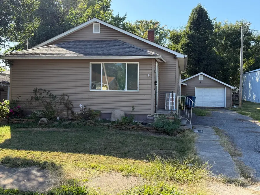 905 Glendale Street, Benton, IL 62812 - #2
