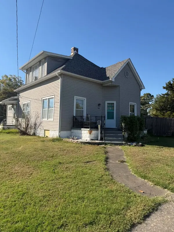 301 N State Street, Christopher, IL 62822