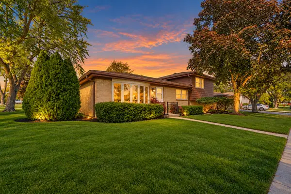 36 S Highview Avenue, Addison, IL 60101