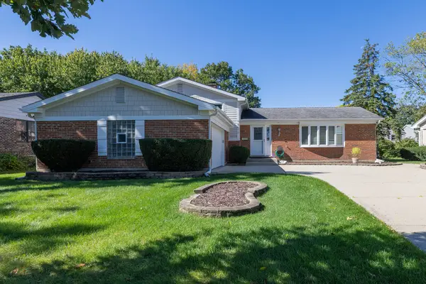 2612 N Waterman Avenue, Arlington Heights, IL 60004