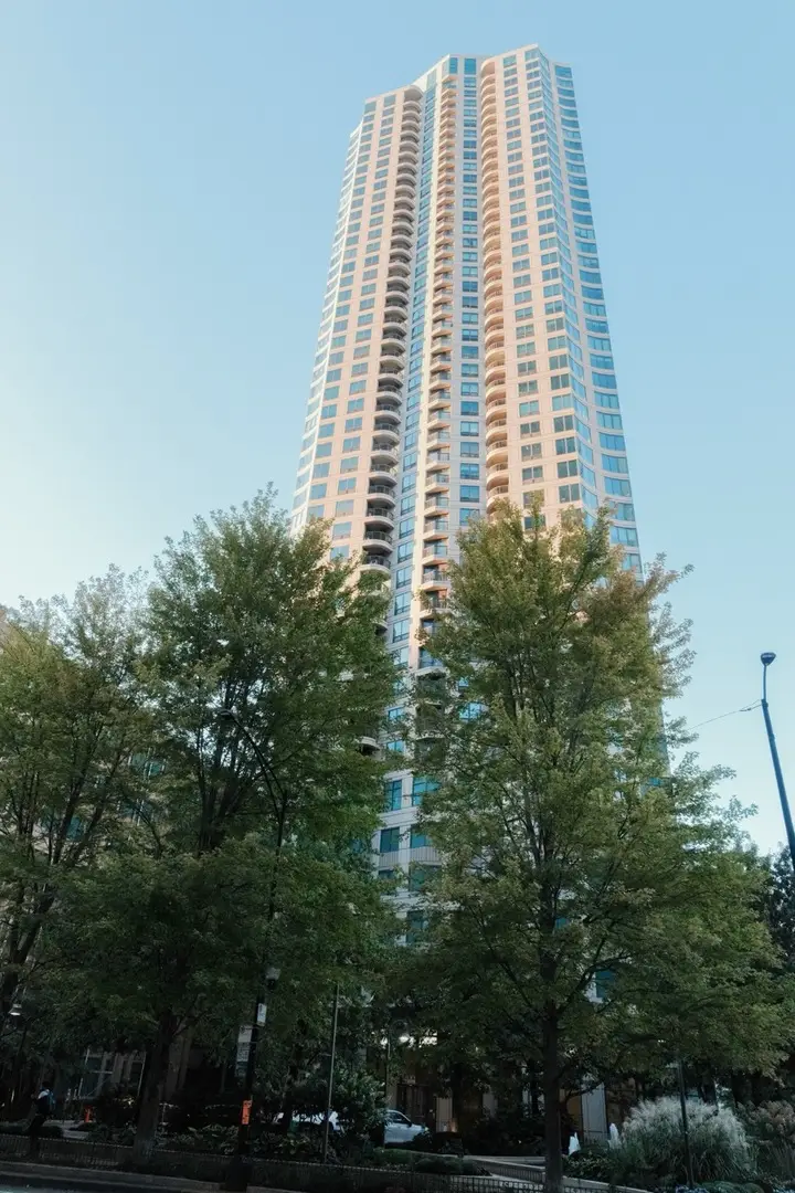 400 N Lasalle Boulevard #1401, Chicago, IL 60654 - #1