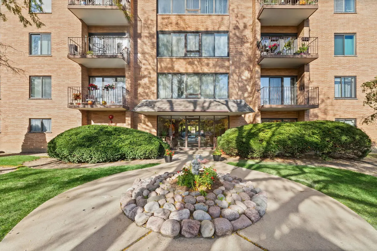 1747 W Crystal Lane #207, Mount Prospect, IL 60056 - #1