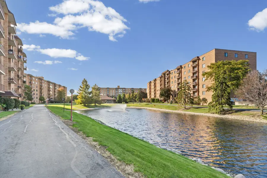 1747 W Crystal Lane #207, Mount Prospect, IL 60056 - #3