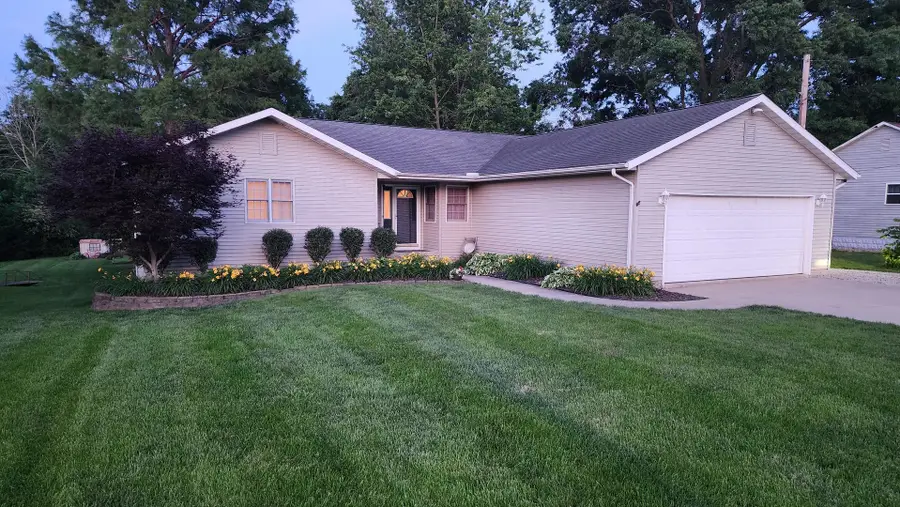 502 Stevens Street, Newton, IL 62448 - #3