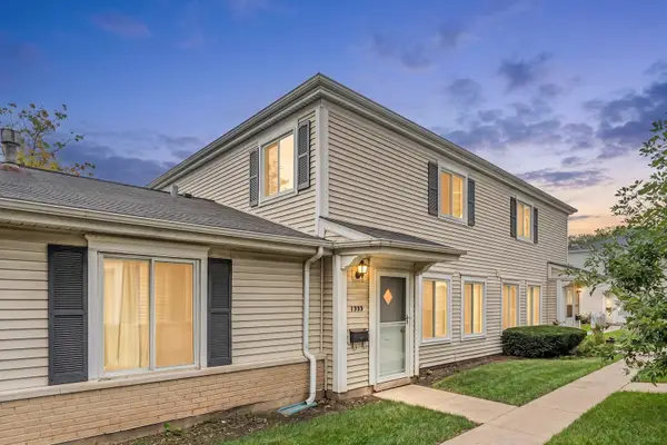 1353 Cove Drive #207B, Prospect Heights, IL 60070