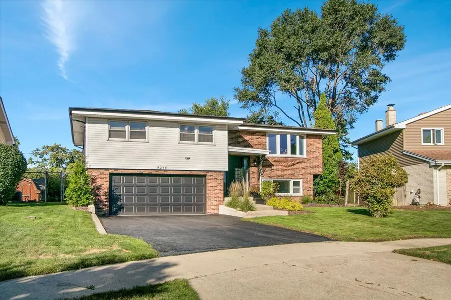 9248 S 89th Avenue, Hickory Hills, IL 60457 - #3